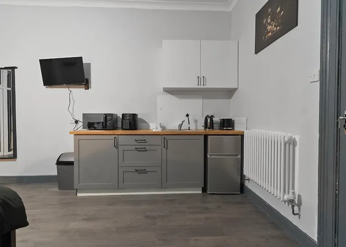 Modern Moseley Studio - 3