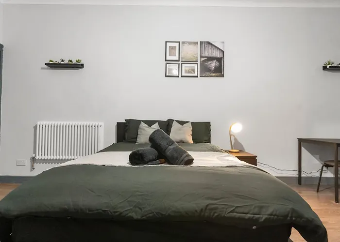 Modern Moseley Studio - 3